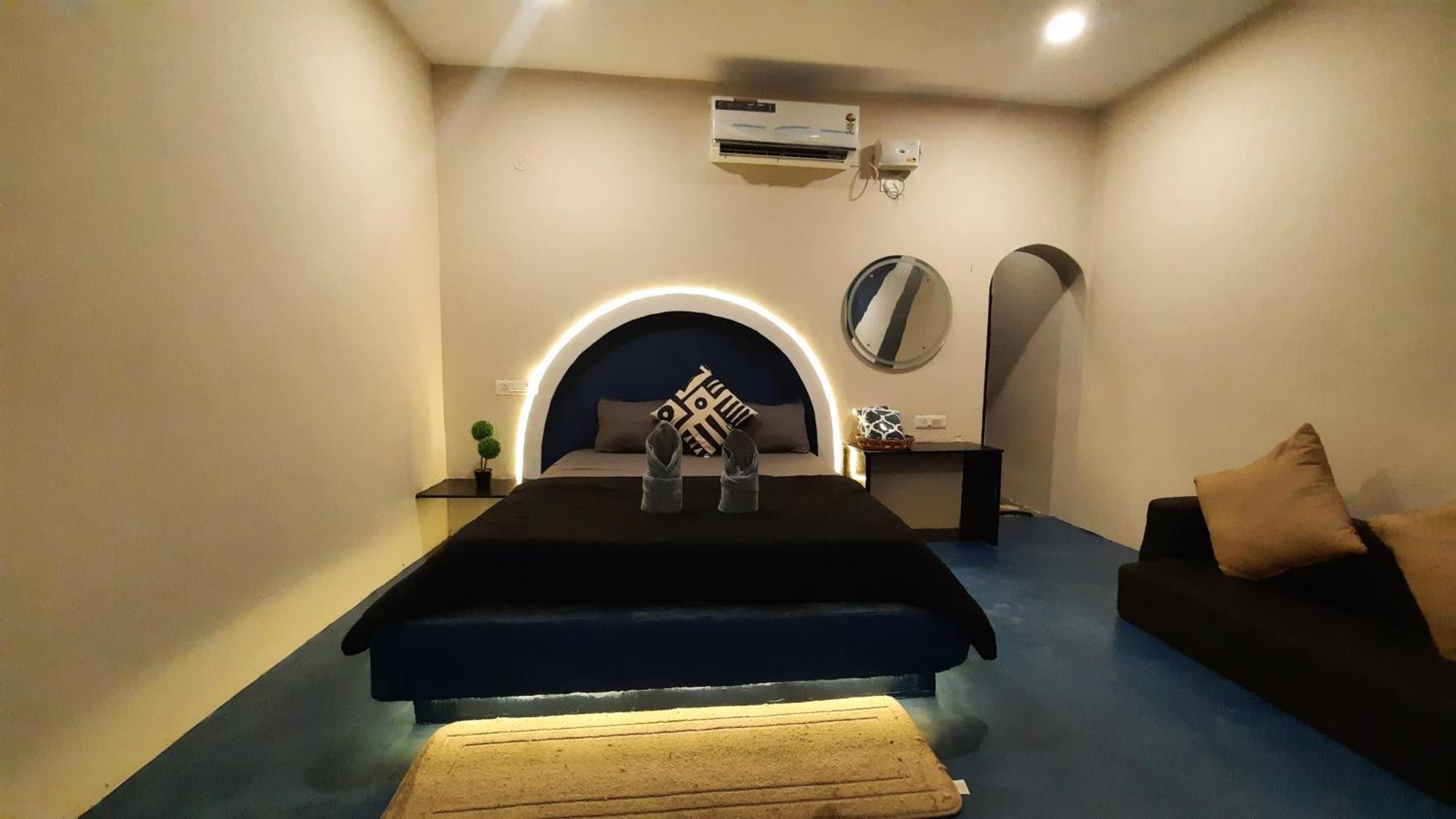 Gokarna Beach Stays By Tune Of Ocean Rom bilde