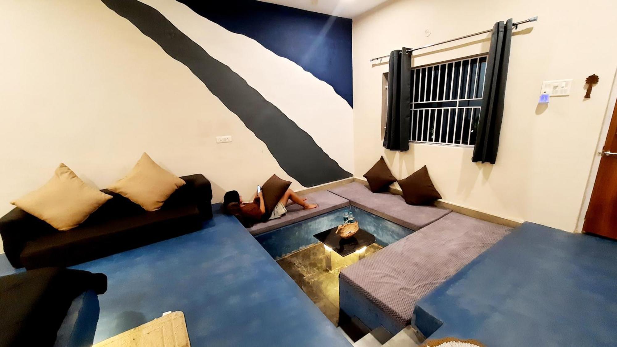 Gokarna Beach Stays By Tune Of Ocean Rom bilde