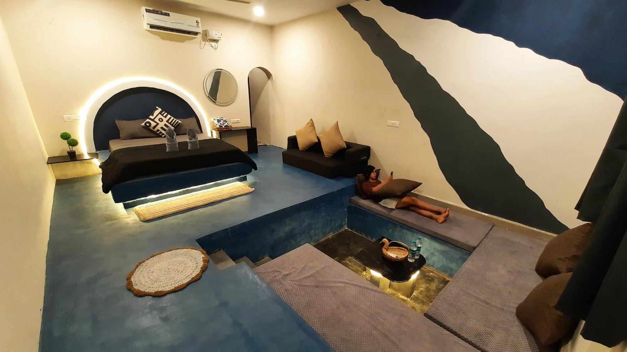 Gokarna Beach Stays By Tune Of Ocean Rom bilde