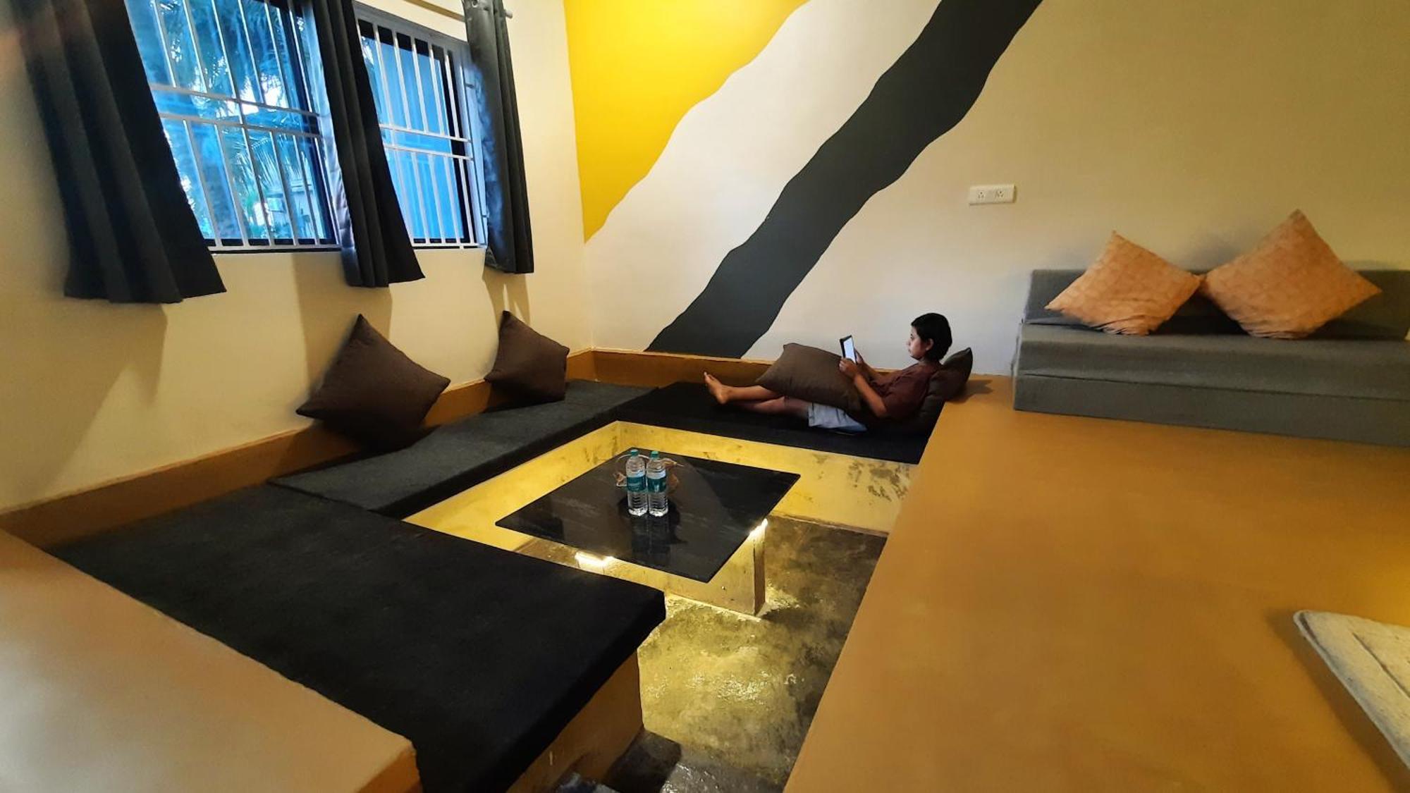 Gokarna Beach Stays By Tune Of Ocean Rom bilde